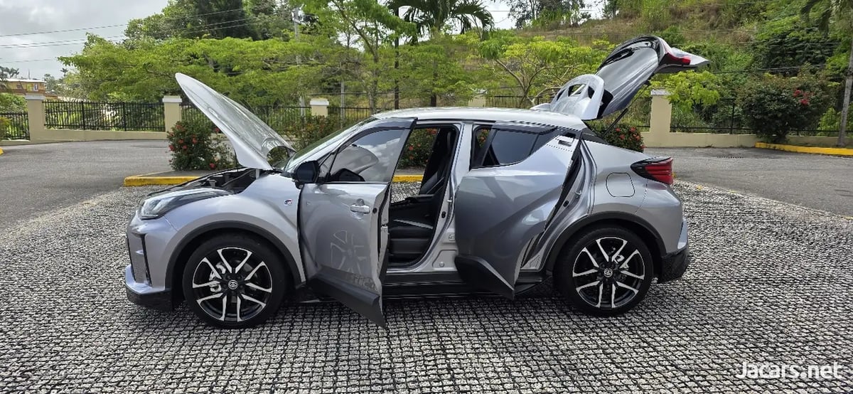 2021 TOYOTA C-HR