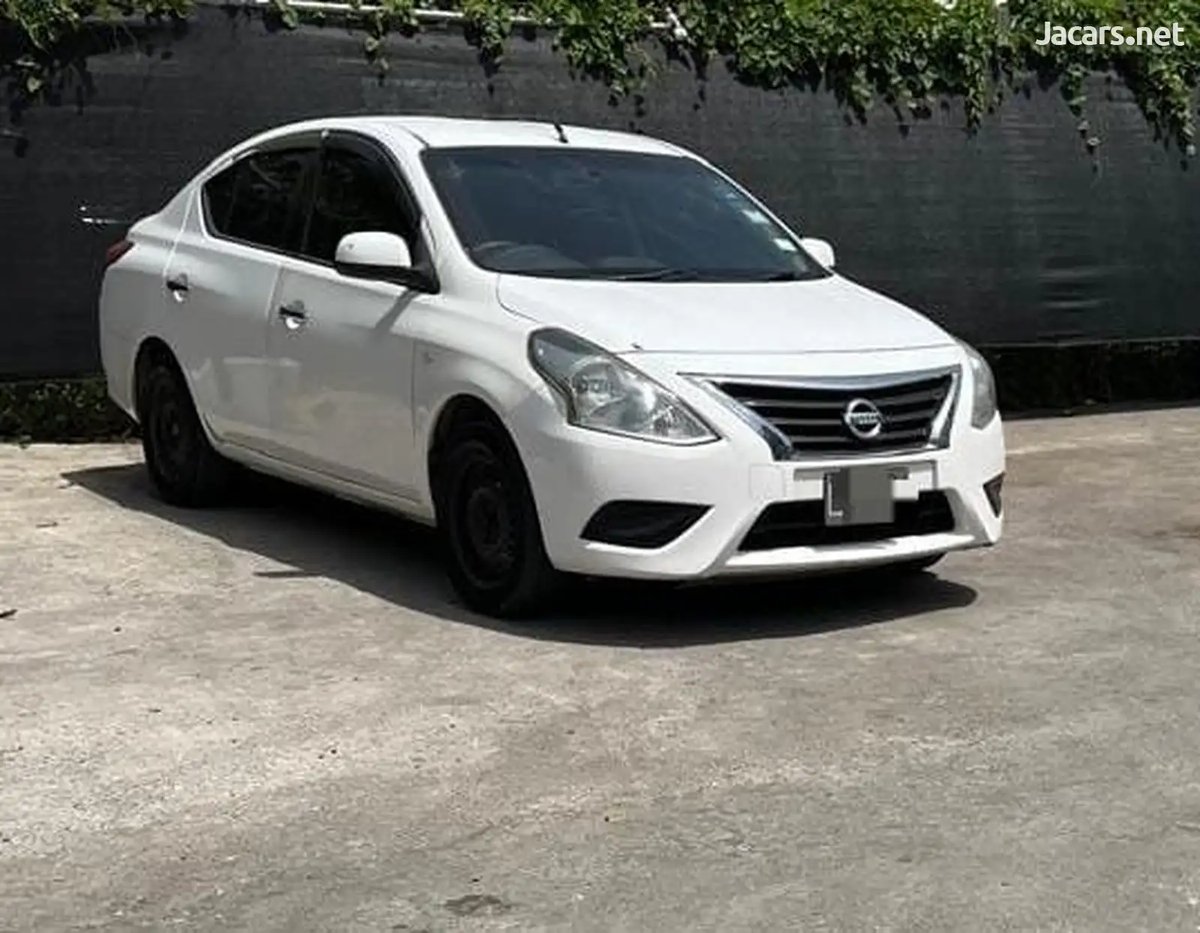 2015 NISSAN Latio