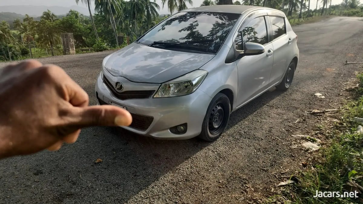 2012 TOYOTA Vitz