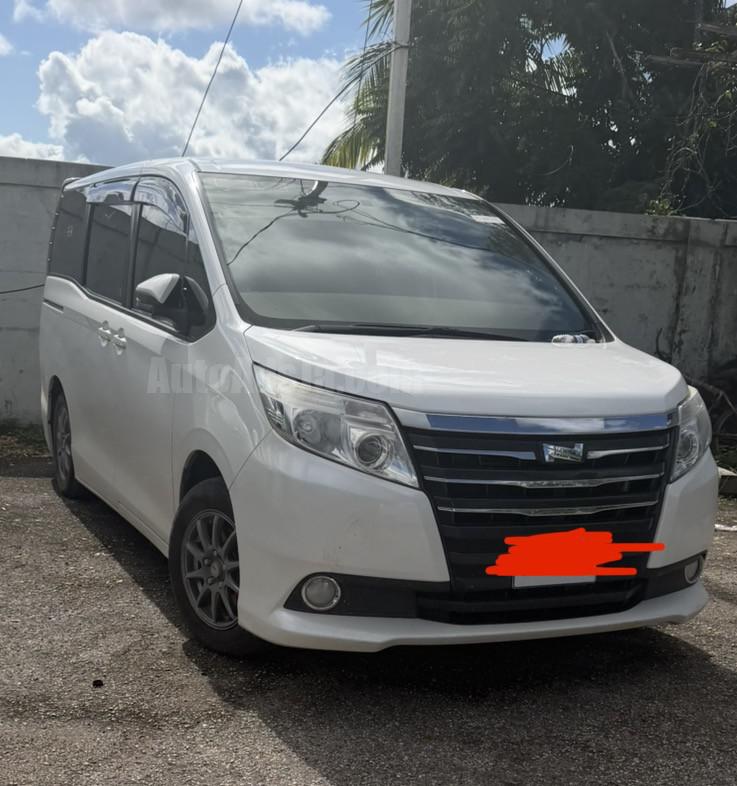 2016 TOYOTA NOAH