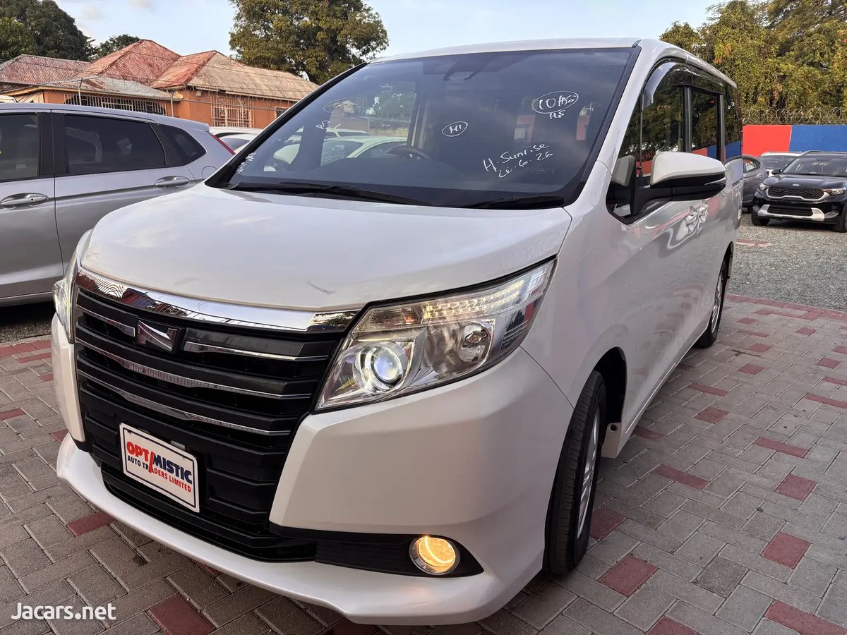 2016 TOYOTA Noah