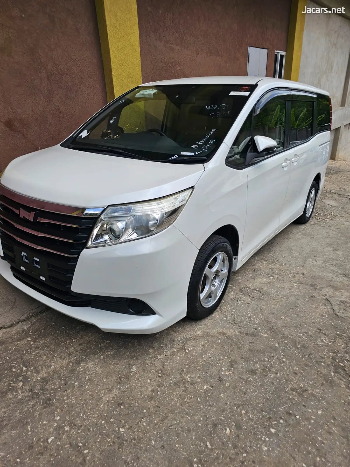 2015 TOYOTA Noah