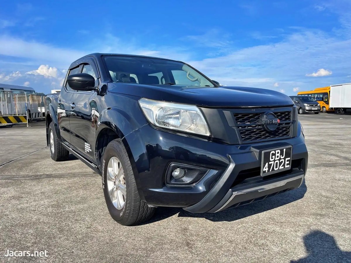 2015 NISSAN NAVARA