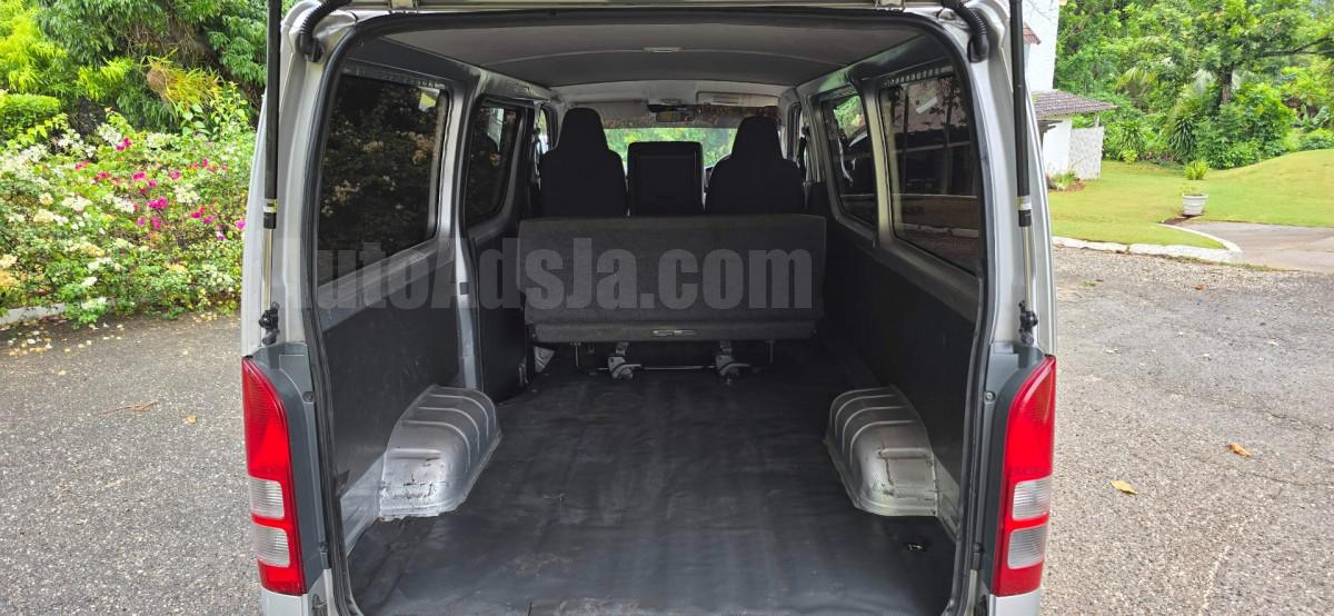 2018 TOYOTA HIACE