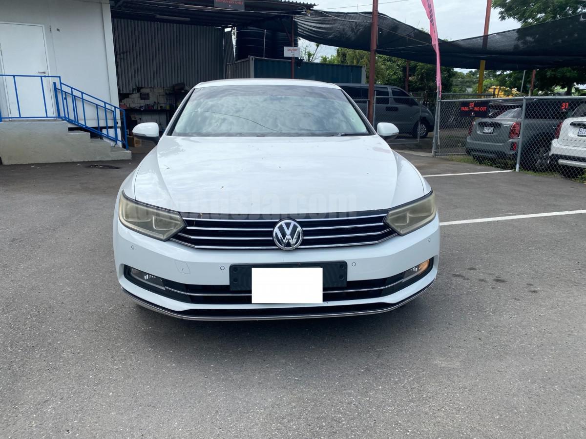 2016 VOLKSWAGEN PASSAT