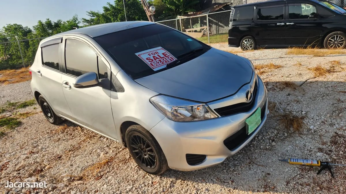 2013 TOYOTA Vitz