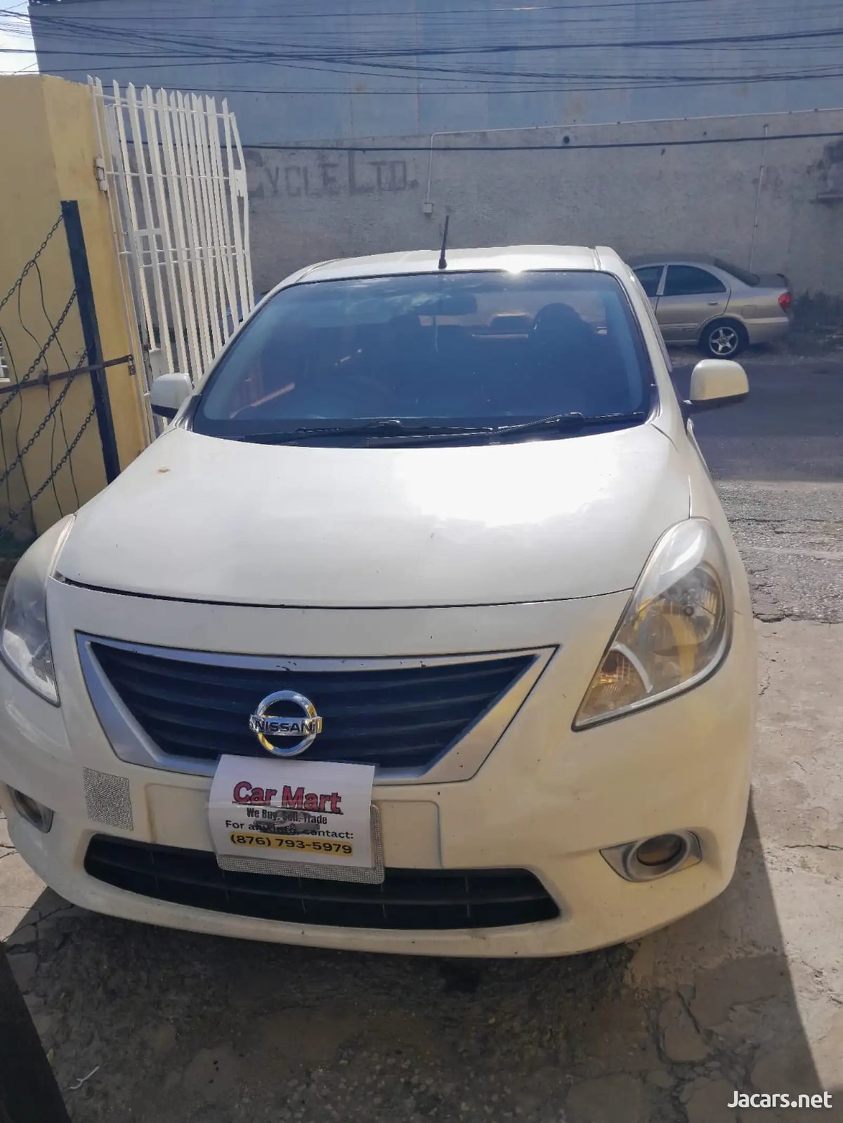 2013 NISSAN Latio