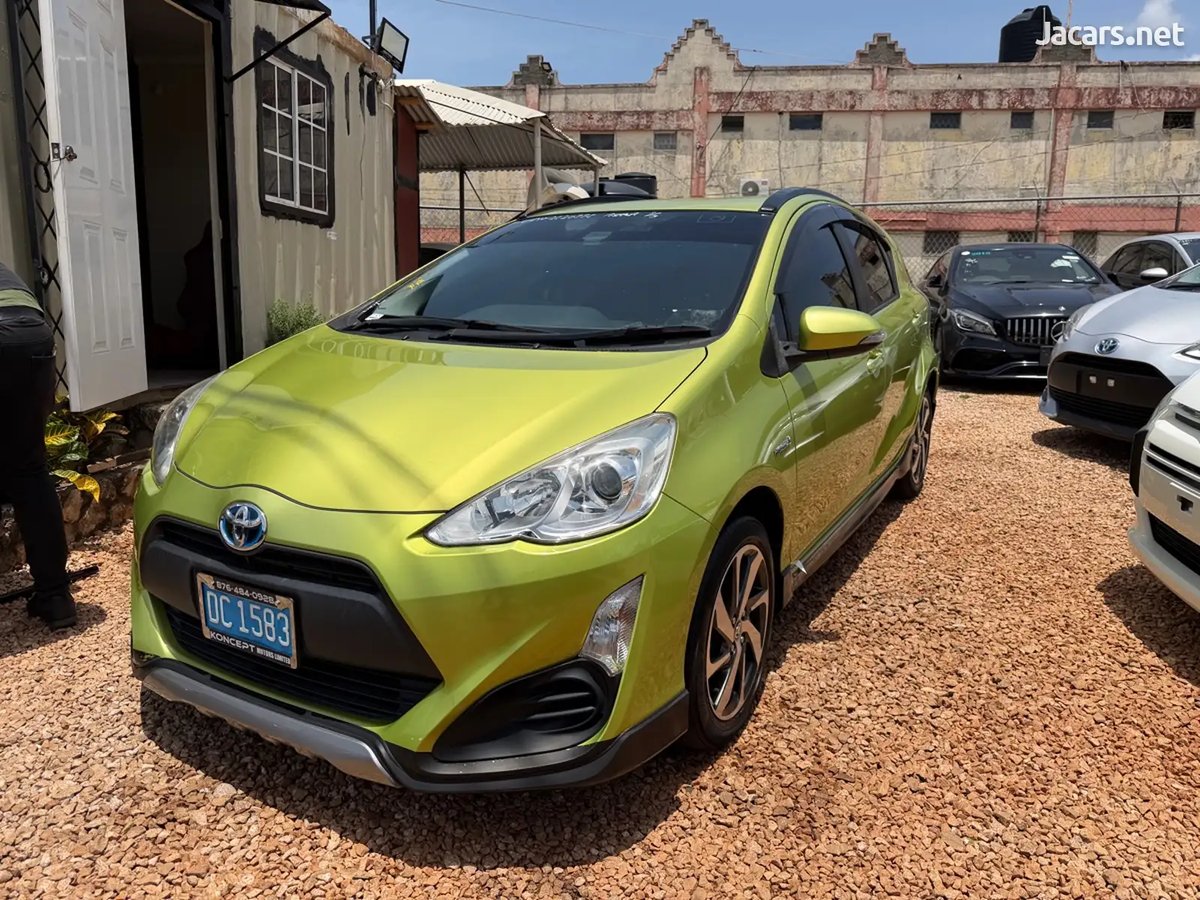 2016 TOYOTA Aqua