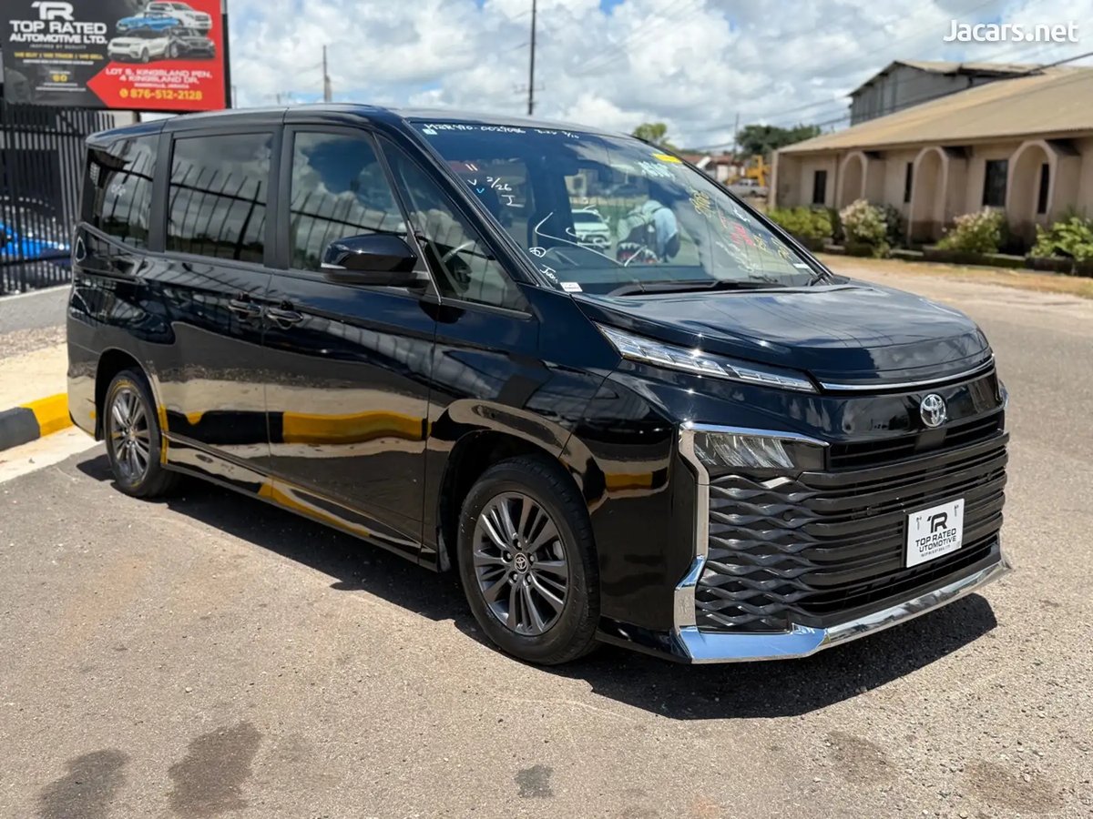 2022 TOYOTA Voxy