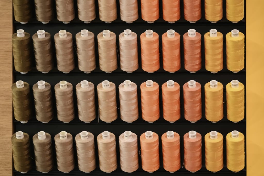 תמונה של חוטי תפירה