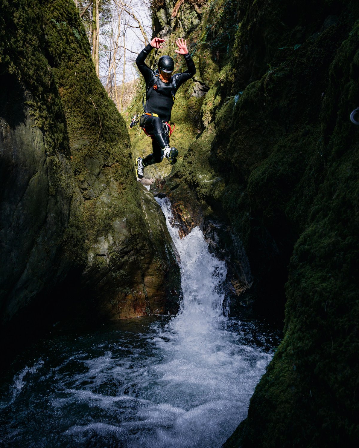 Experience the thrill of canyoning near Edinburgh and Glansgow with our small-group tours. Led by experienced guides, you'll explore waterfalls, gorges, and rapids in a safe and fun environment.