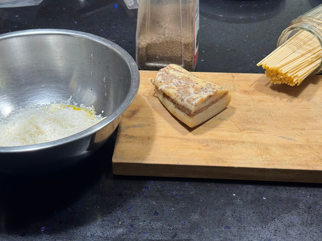 Carbonara 食材：Guanciale、蛋黃、起司