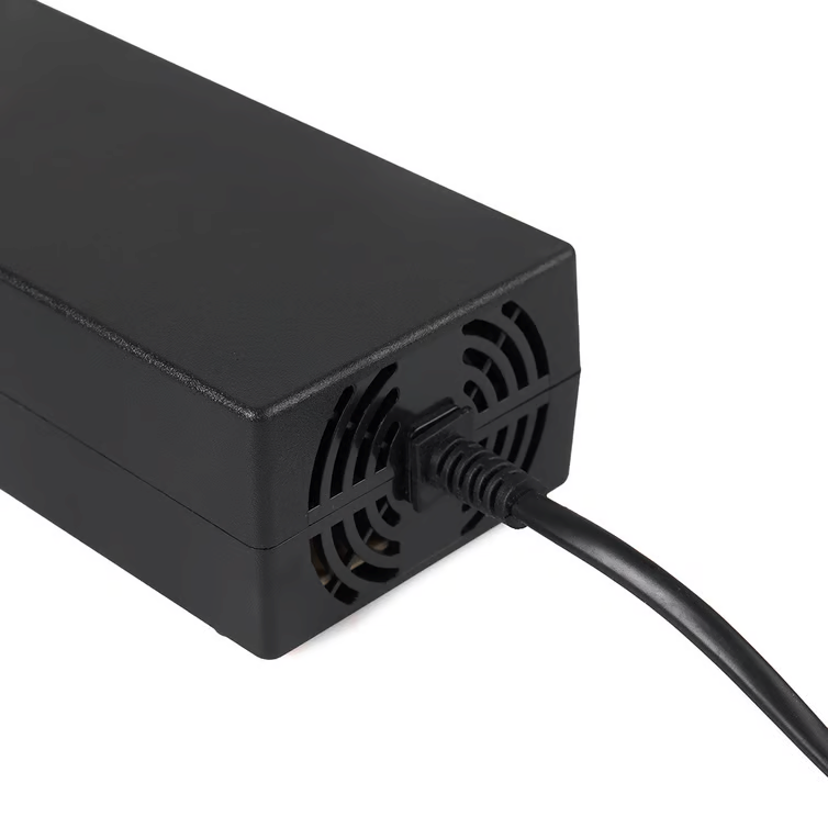 Carregador 67.2v 2ah Para Bateria De Scooter Eletrica De Litio