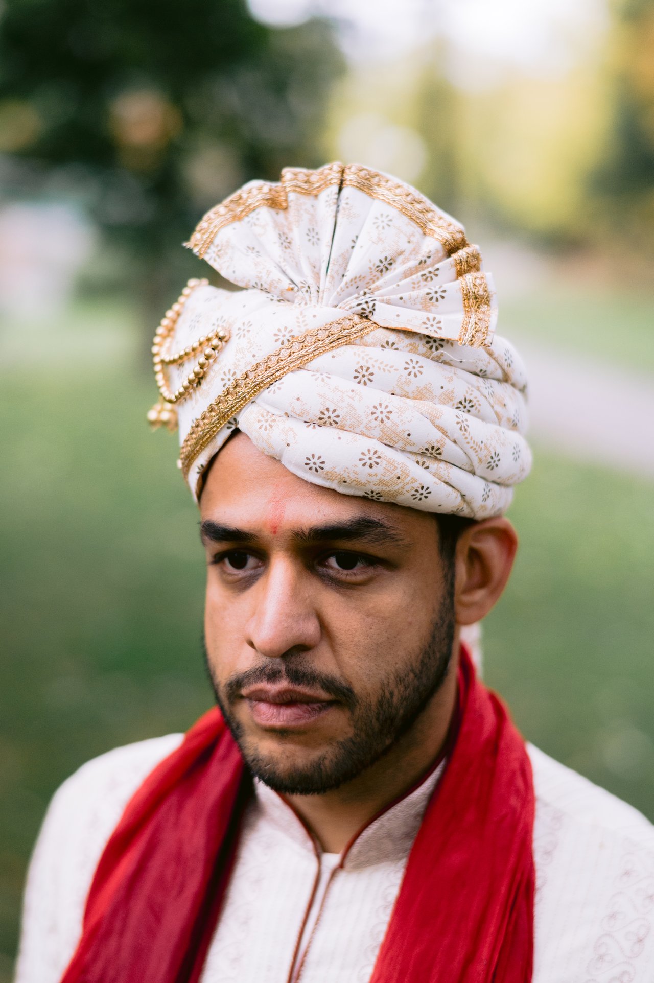 Saurabh in his turban and red scarf before the Hindu ceremony