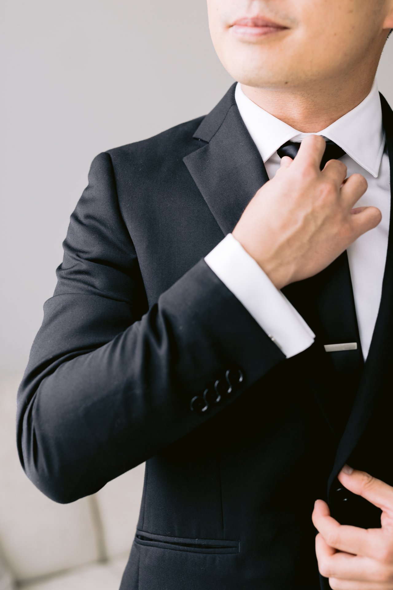 The tie and tie bar