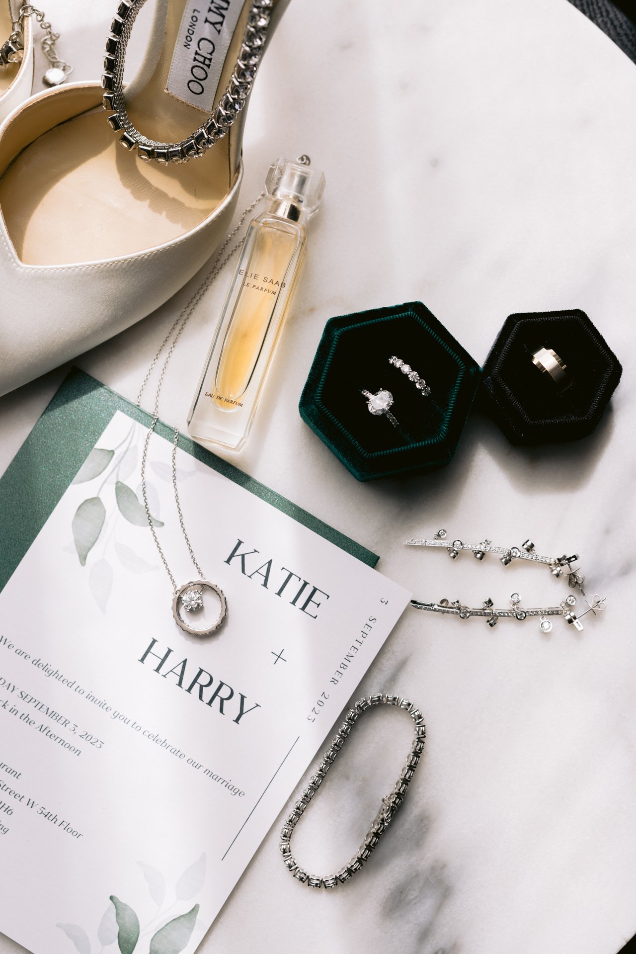 The invitation suite with perfume and jewellery