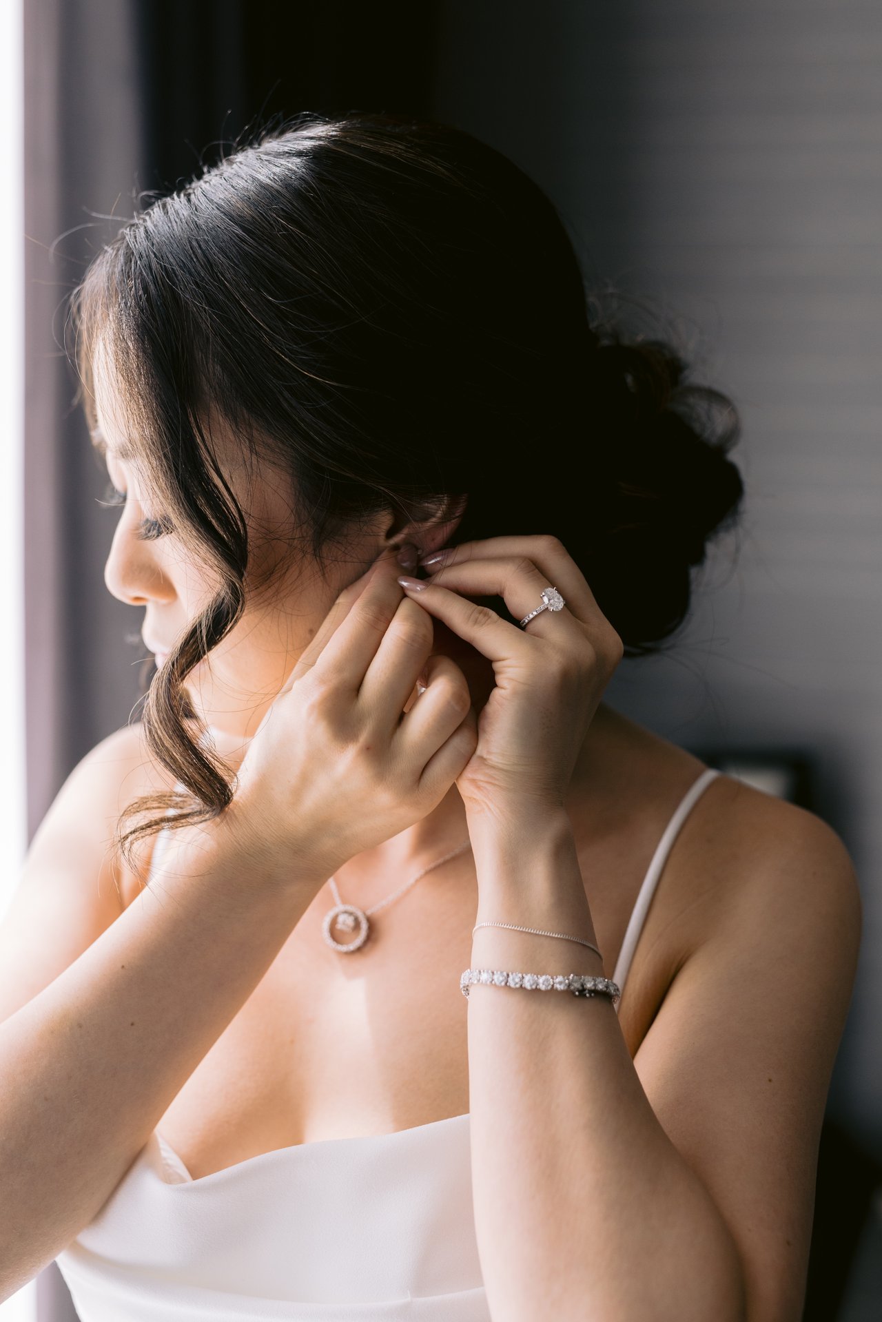 Fastening an earring