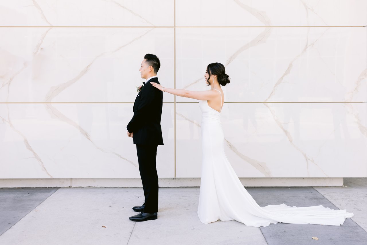 The first look &mdash; Harry reaching for Katie at the marble wall