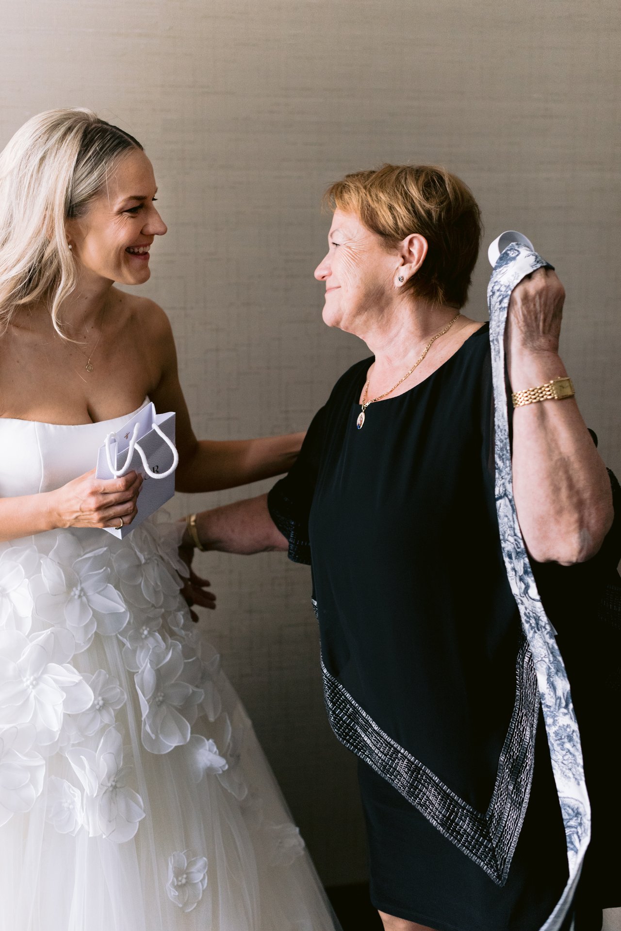 Her mother with the veil