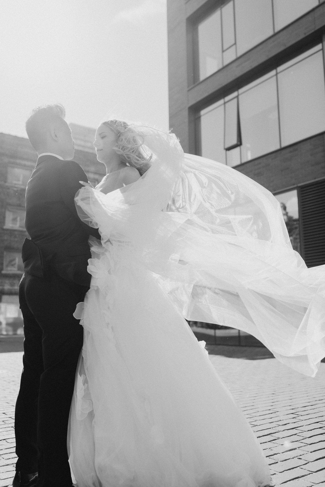 A dip, the veil in the air