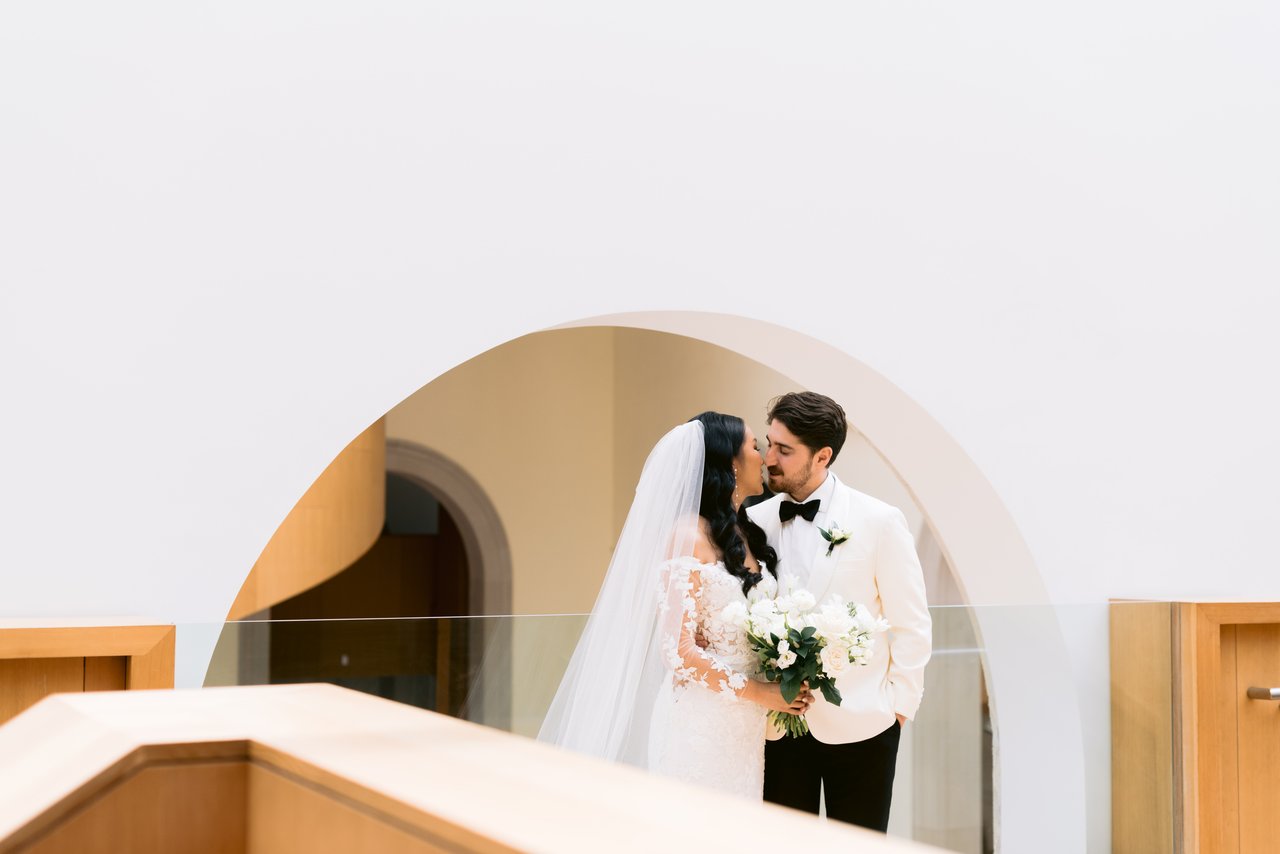 A kiss in the archway