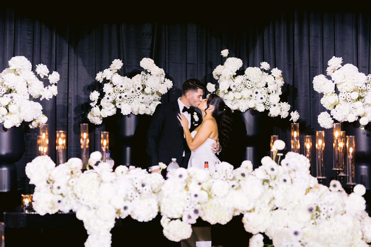 The head table, white orchids