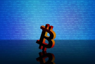 Logo Bitcoin sur fond bleu avec code binaire