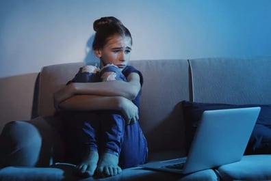 Untersuchung der Kinderpflege, Soziale Medien, Untersuchung, Ermittler,