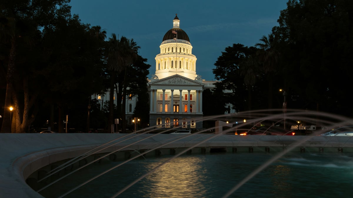 California SB 122 adds 8-10% tax to SaaS: what it means for your software budget