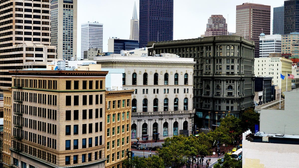 Bay Area captures 51% of AI funding, 53% of B2B venture dollars