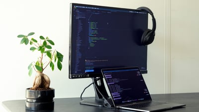 React chat interface coding challenge reveals enterprise state management patterns