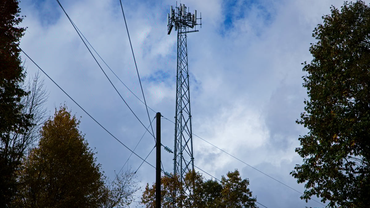 Telstra warns spectrum obligations will force cuts to mobile investment