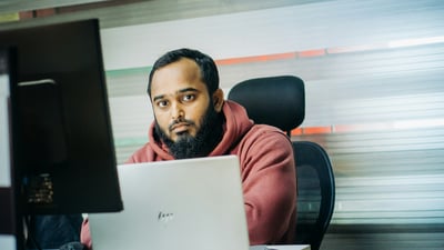 Coding with AI assistants: engineer reports cognitive trade-offs in deep problem-solving