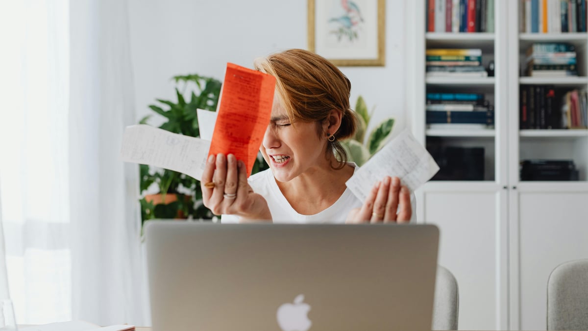 Xero down 5 days during tax week: what SMB software outages cost sales teams