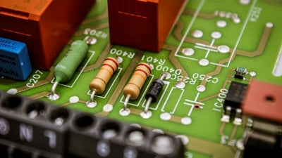 ReAct pattern: why LLM agents fail after 10 steps, and how to fix context overflow