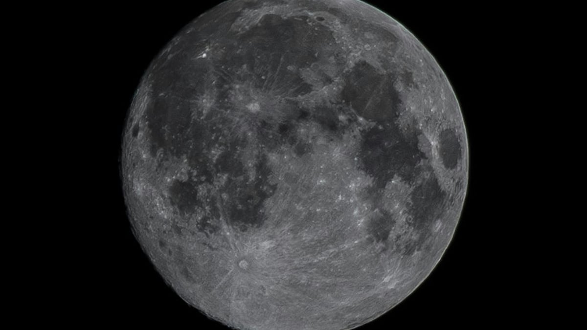 China's 2030 moon landing faces tight timeline as NASA Artemis slips