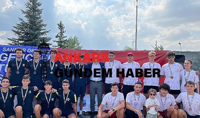 Kürekte Gençlerin Mücadelesi Nefes Kesti