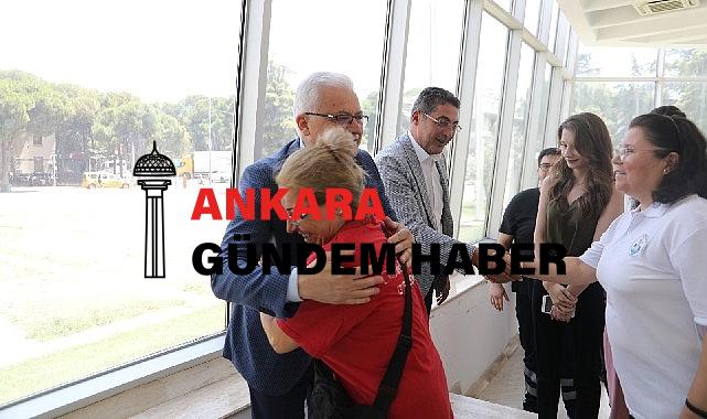 Lider Deveciler çalışanla bayramlaştı