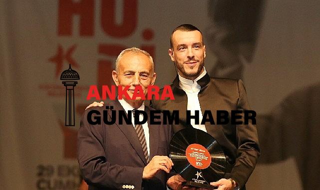 Küçükçekmece’de 100. yıl konserinde Cem Adrian sahne aldı