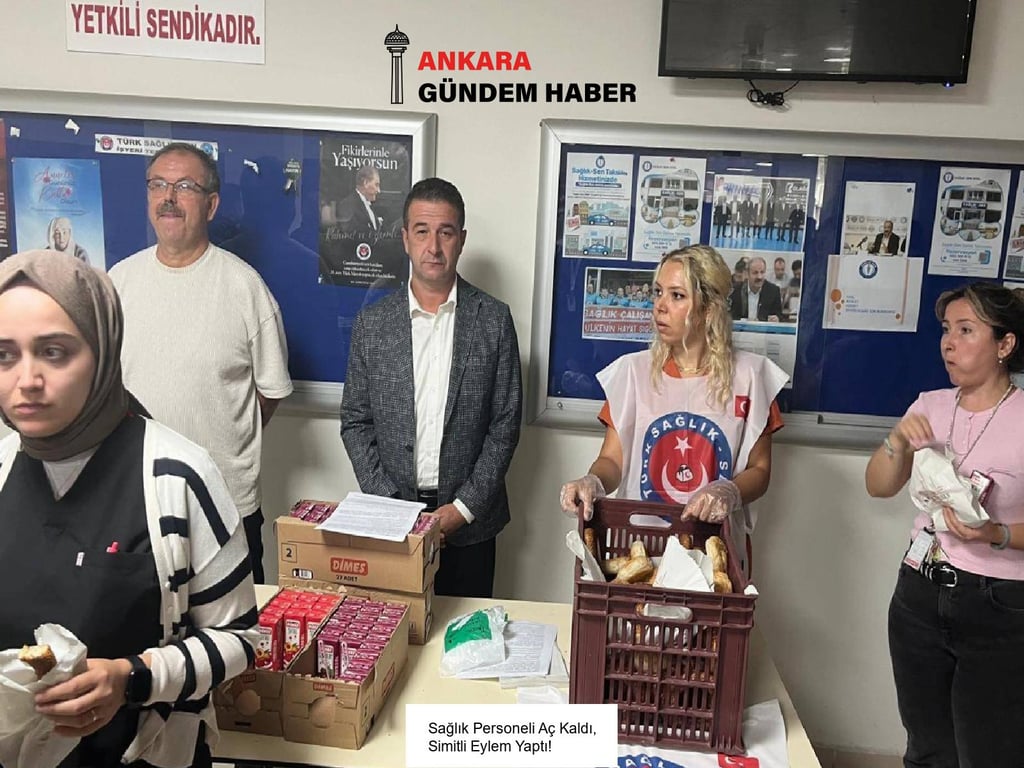 Sağlık Personeli Aç Kaldı, Simitli Eylem Yaptı!