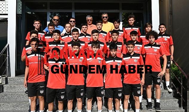 Şampiyonluk pastasını birlikte kestiler