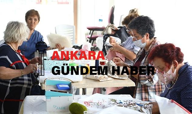 Bayraklılı bayanlardan ‘el emeği sergisi’