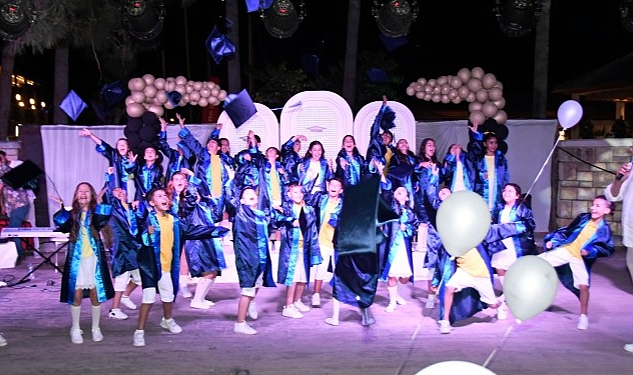 Miniklerin mezuniyet coşkusu