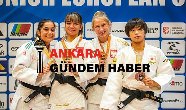 Merve ve Ayşenur, Avrupa’dan madalyayla döndü