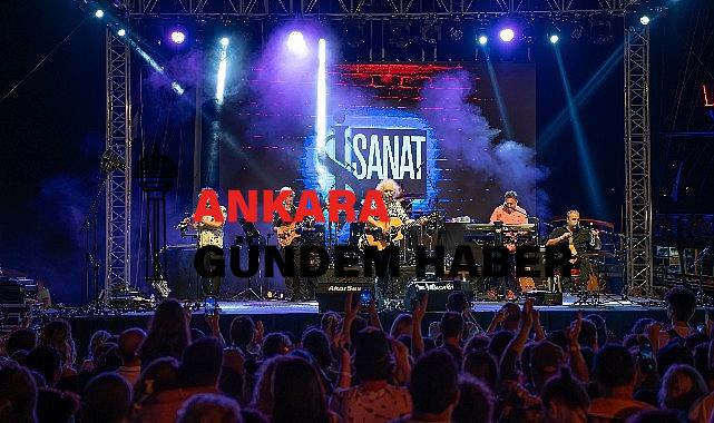 Yeni Türkü İş Sanat Çarşamba Sahnesi’nde Marmaris’i Salladı