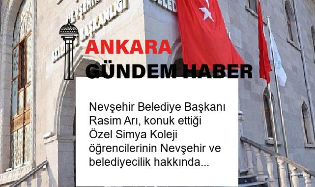 Nevşehir Belediye Başkanı Rasim Arı, konuk ettiği Özel Simya Koleji öğrencilerinin Nevşehir ve belediyecilik hakkında sorularını cevaplandırdı.