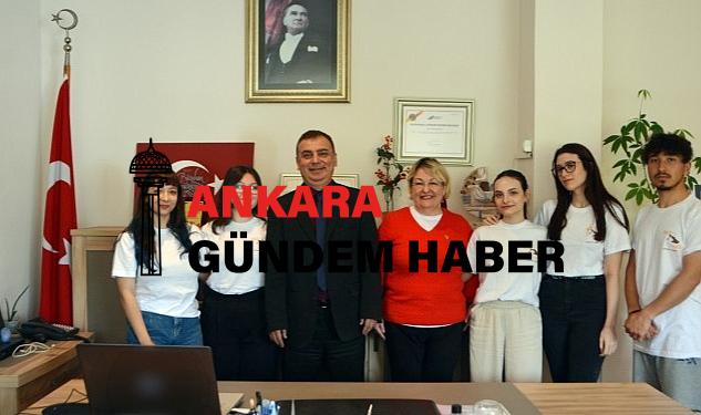 Egeli genç iletişimciler “Patini Uzat” diyerek can dostları sevindirmeyi sürdürüyor