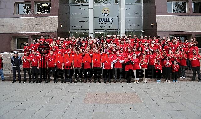 Gölcük Belediyesi Cumhuriyetin 100. Yılında Kırmızı Beyaza büründü