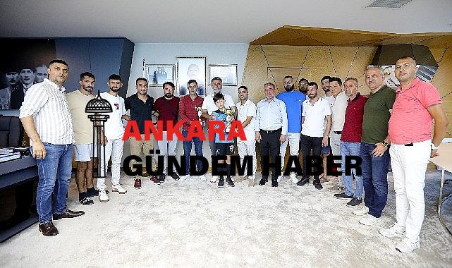 Şampiyonluk kupasını Başkan Sandal’a getirdiler