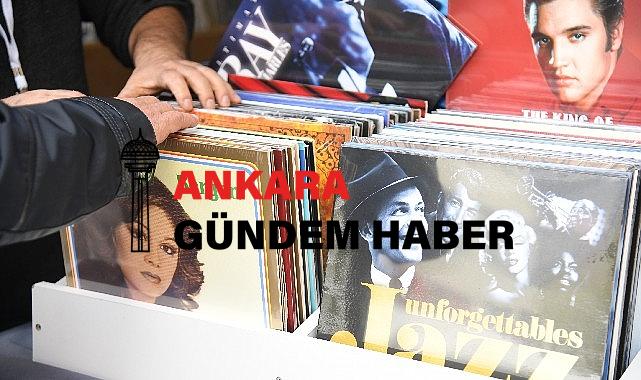 Kadıköy’de Plaklar Barış Manço Anısına Dönecek